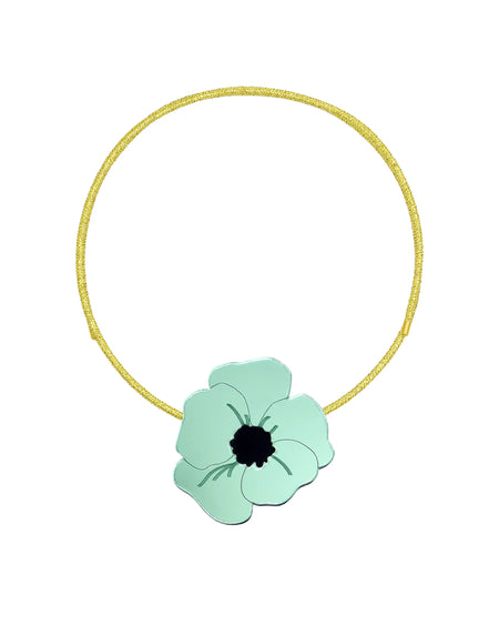 El collar mágico y la flor verde